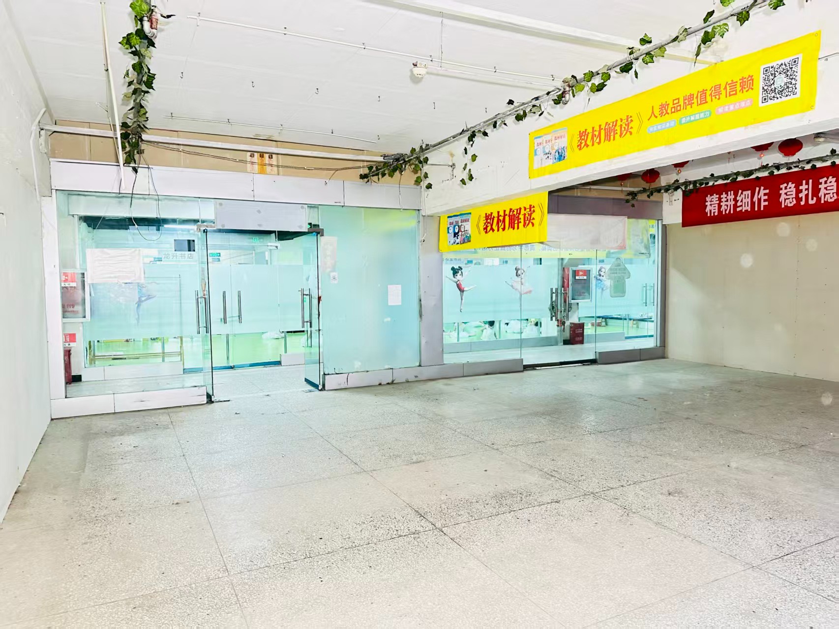 西环路提供写字楼、商铺、展示空间、直播间等多种面积选择，满足企业办公、研发、展示、运营等多元需求。