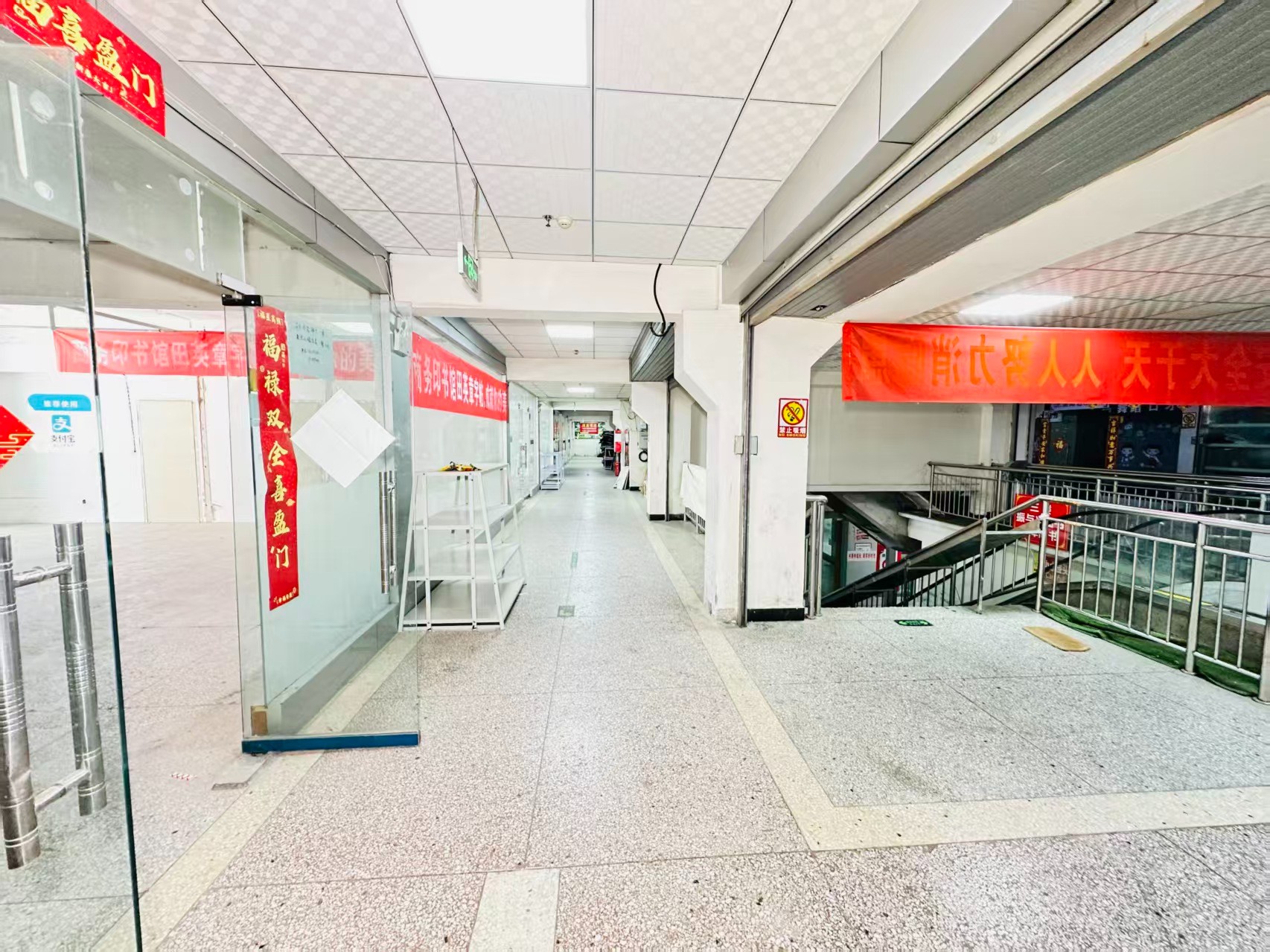西环路引入人工智能技术应用场景，推动AI与商业、零售、电商、企业服务等领域融合发展。