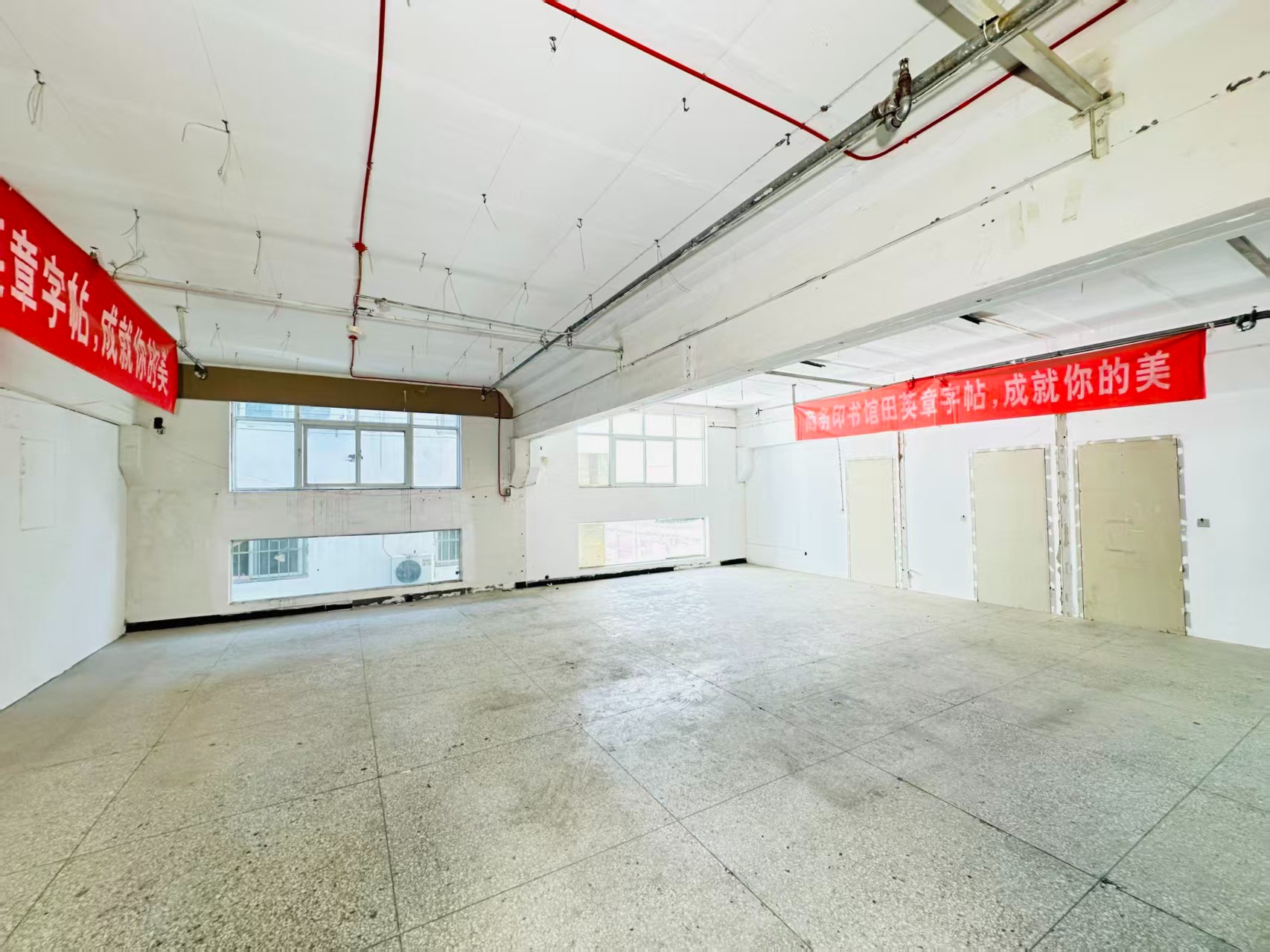 西环路重点吸引人工智能应用、数字经济、电商直播、智能制造服务、软件开发、科技创新企业及创业团队入驻